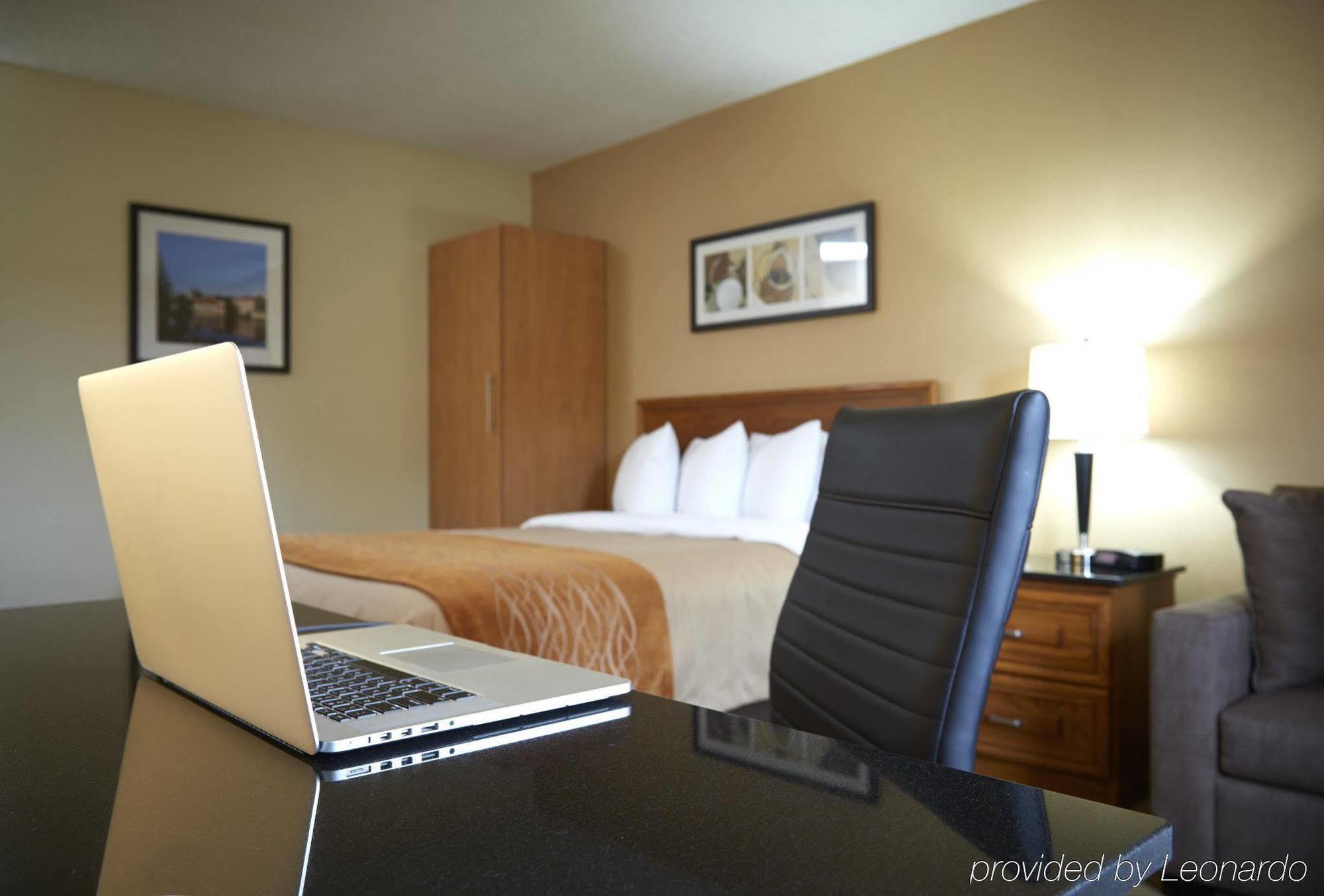 Comfort Inn Тиминс Екстериор снимка